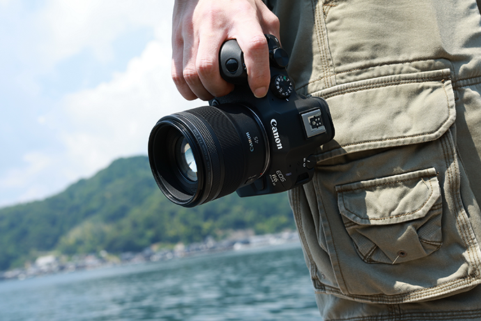 Breakthrough Lensa Aperture Besar dengan Harga Jauh Lebih Terjangkau